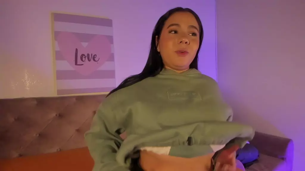 Nina Vega live cam