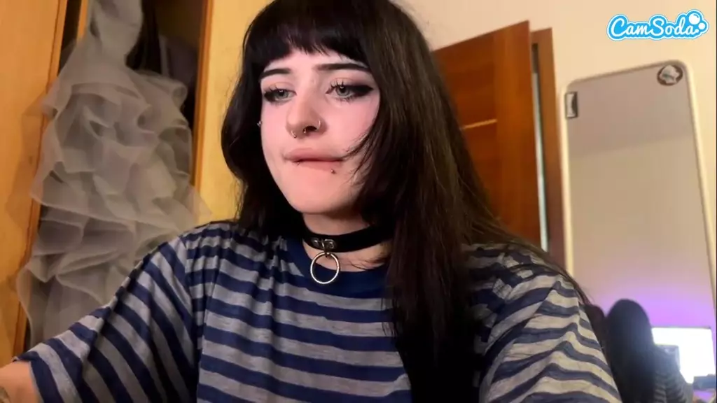 Nikki live cam