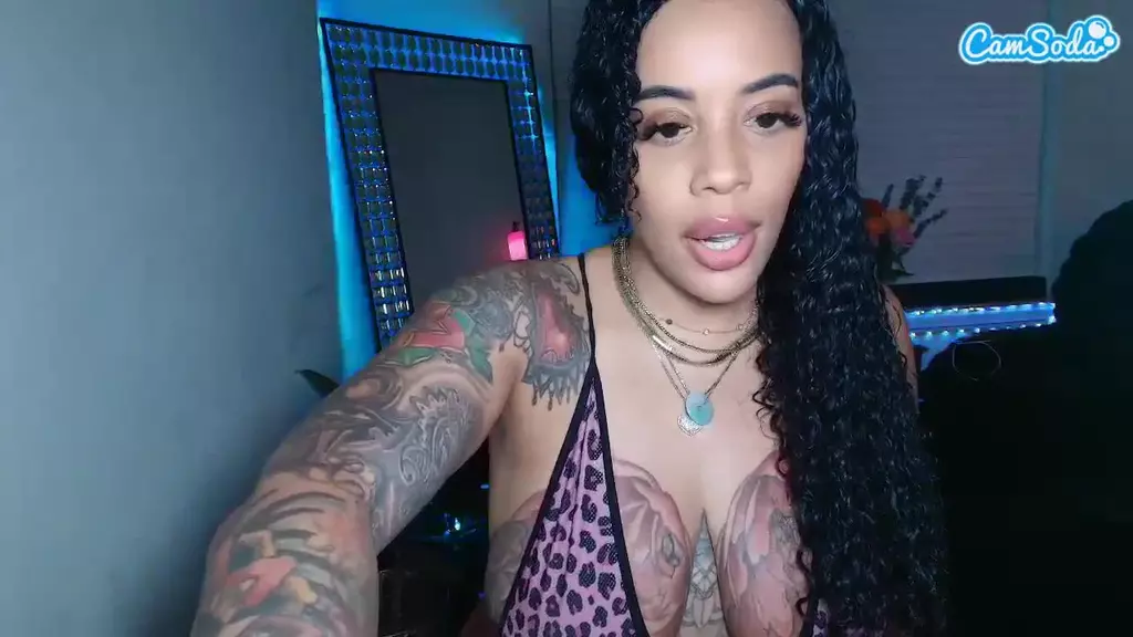 Christina Luvv live cam