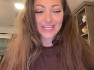 Live webcam model danidaniels on Soda Cams