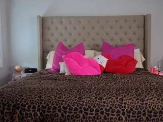 katt-leya Live Webcam on CamSoda