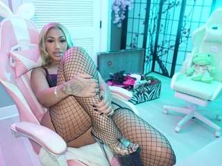 Katt-leya - specialised livestreamer for a intense camshow katt-leya from CamSoda