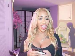 katt-leya Live Webcam on CamSoda