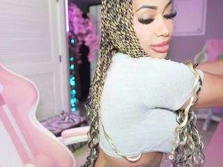 Live webcam model katt-leya on Soda Cams