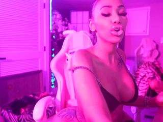 Live webcam model katt-leya on Soda Cams