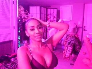 Live webcam model katt-leya on Soda Cams