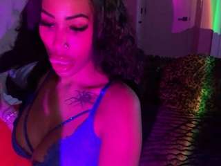 Live webcam model katt-leya on Soda Cams