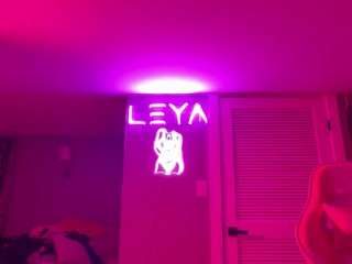 Live webcam model katt-leya on Soda Cams