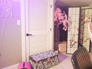 katt-leya Live Webcam on CamSoda