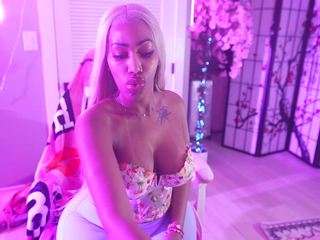 katt-leya Live Webcam on CamSoda