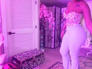 katt-leya Live Webcam on CamSoda