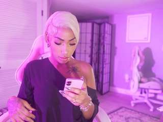 katt-leya Live Webcam on CamSoda