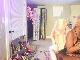katt-leya Live Webcam on CamSoda