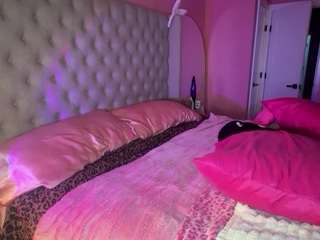 katt-leya Live Webcam on CamSoda