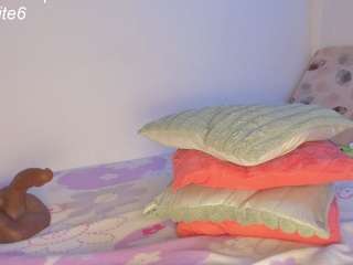 Live webcam model ninapetite on Soda Cams