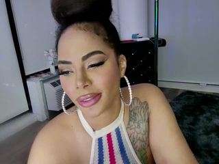 Live webcam model strellakat on Soda Cams