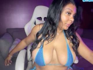 tsunamihottie