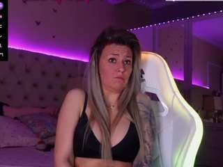 aliciarey Live Webcam on CamSoda