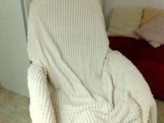 lovely-adelle-11 webcam