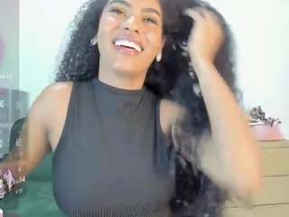naomixjones Live Webcam on CamSoda