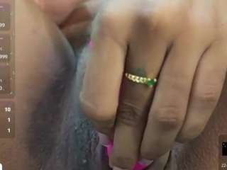 naomixjones webcam model