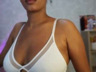 naomixjones Live Webcam on CamSoda