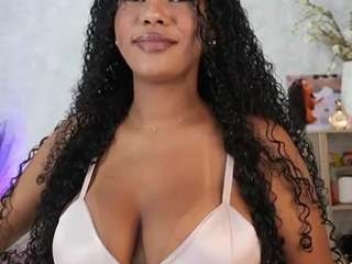 Este modelo está en vivo ahora. naomixjones