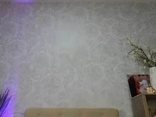 Este modelo está en vivo ahora. naomixjones