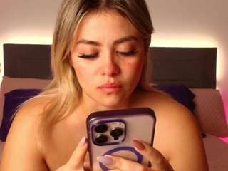 Live cam show with celiahenn