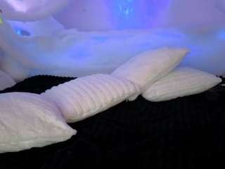 lishadivine Live Webcam on CamSoda