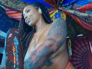 Live webcam model elizagrey on Soda Cams