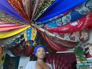 OFF PANTY AND TWERKING OILED ASS // SNAPCHAT 60TKS [607 tokens remaining]