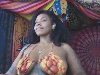 Live webcam model elizagrey on Soda Cams