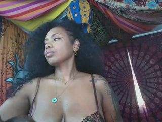 Live webcam model elizagrey on Soda Cams