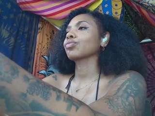 le modèle elizagrey est en webcam porno dans un show sur le site camsoda, il possède les tags suivants: amateur,shaved pussy,average,married,mature,middle aged,milf,natural,nature,old,smoker,lingerie,smoking,solo show,striptease,tan,tattoos,tease,thick,toys