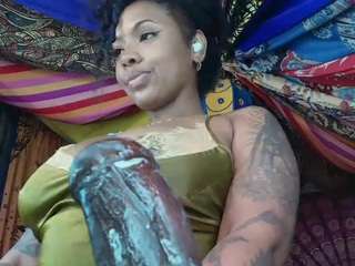 Live webcam model elizagrey on Soda Cams