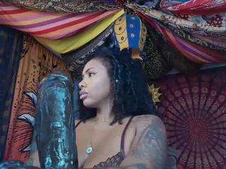 Live webcam model elizagrey on Soda Cams