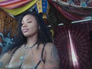 Live webcam model elizagrey on Soda Cams