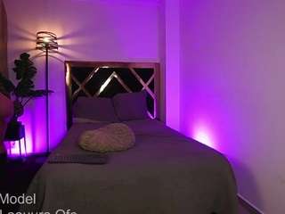 laauura Live Webcam on CamSoda