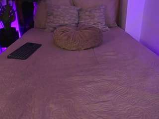 laauura live webcam show