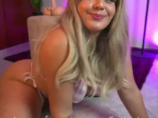 Laauura's Live Sex Cam Show