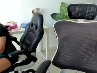 Live webcam model emilybrowm on Soda Cams