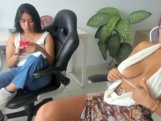 Live webcam model emilybrowm on Soda Cams