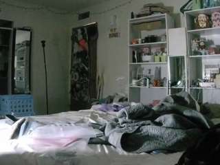 voyeurcam-freakyfeline-01