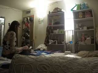 voyeurcam-freakyfeline-01