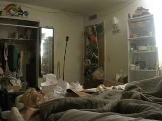 voyeurcam-freakyfeline-01