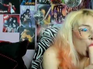 akira-bulma live cam profile