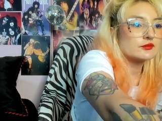 akira-bulma live cam profile