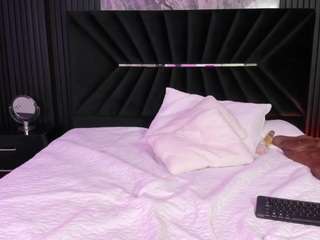 atinxnaugthy webcam
