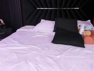 atinxnaugthy from CamSoda is Freechat